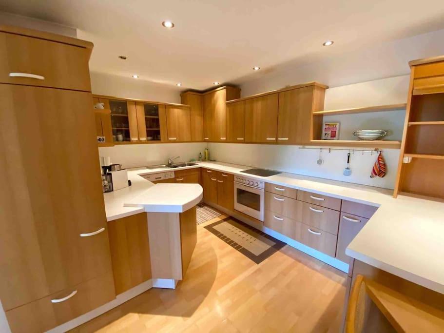 Zentrale Wohnung Gmunden Alte Baeckerei ภายนอก รูปภาพ